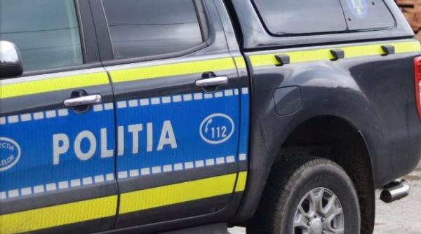 Un poliţist român s-a ales cu dosar penal, după ce a furat dintr-un magazin două odorizante auto și un cablu 