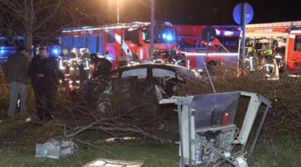 Germania. Hoți români de motorină au lovit un autobuz, în timp ce încearcau să scape. Patru persoane rănite