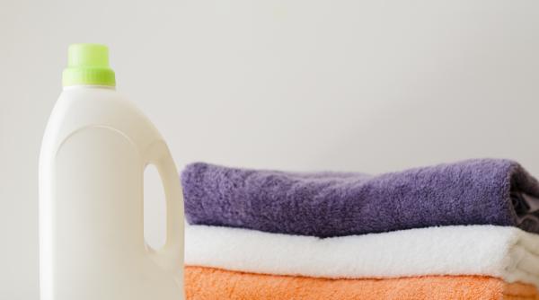 Cum să faci detergent de rufe de casă. Trucul pe care îl vei simți în economia ta la final de lună