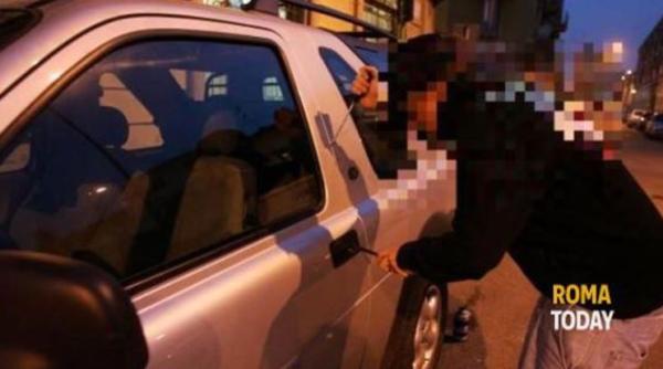 Italia. Moldovean prins în flagrant, în timp ce demonta piesele și accesoriile de la o mașină scumpă