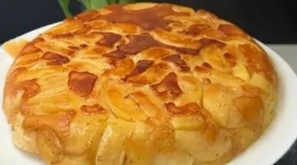 Tartă cu mere la tigaie. O rețetă simplă pentru un desert perfect, gata în 30 de minute