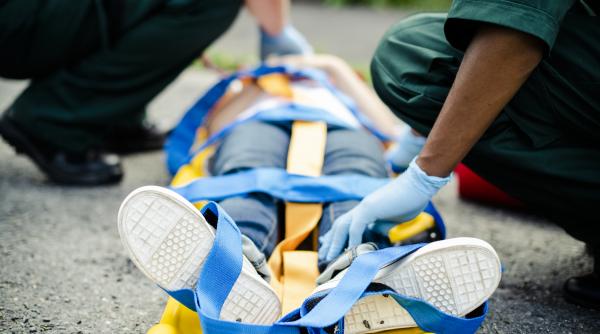 Accident soldat cu cel puţin 16 morţi după ce un camion s-a izbit de o stâncă