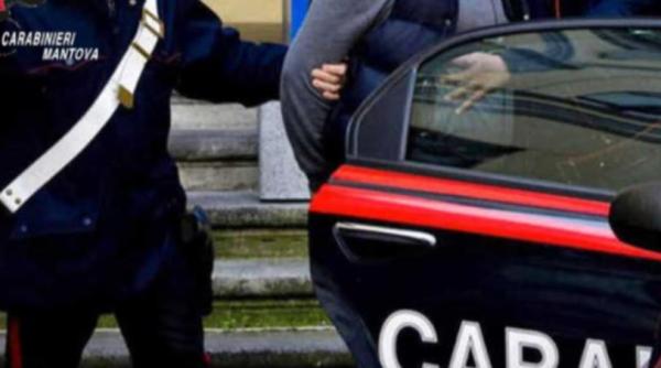 Italia. Bătrână, jefuită de un român cu „tehnica monedei”. Hoțul i-a furat portofelul și a încercat să fugă din magazin