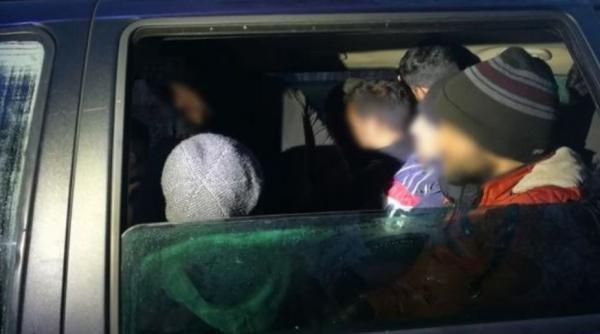 Ungaria. Mașina unui român, trasă pe dreapta. Șoferul, acuzat de trafic de persoane, a fost dus în arest 