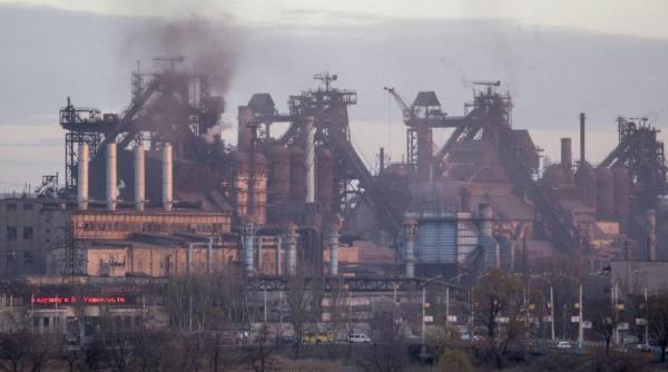Uzina Azovstal din Mariupol, bombardată de ruși. Comandant ucrainean: Acolo se adăpostesc sute de femei și copii 