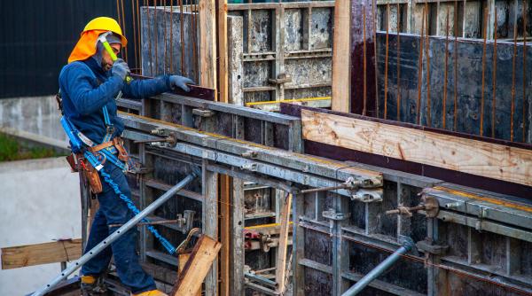 Marea Britanie. Familie de români, avere fabuloasă după ce a ademenit zeci de conaționali cu salarii mari. Ani grei de închisoare pentru exploatare