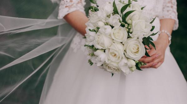 Mireasă, arestată după ce mai mulţi invitaţi s-au îmbolnăvit la petrecere