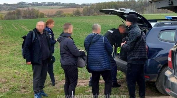 Patru ucraineni, depistaţi din elicopter în timp ce încercau să intre, ilegal, în România 