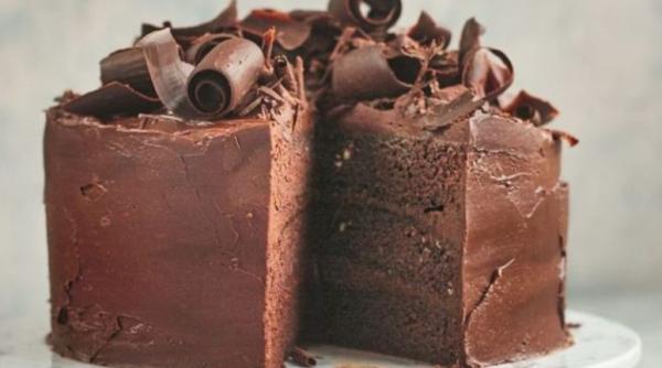 Desertul „Tort păcătos de ciocolată”, o tentație irezistibilă, care te cucerește cu aspectul captivant și gustul delicios