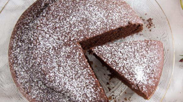 Prăjitura cu ciocolată, gata în 5 minute. E GENIALĂ! Nu există persoană care s-o refuze