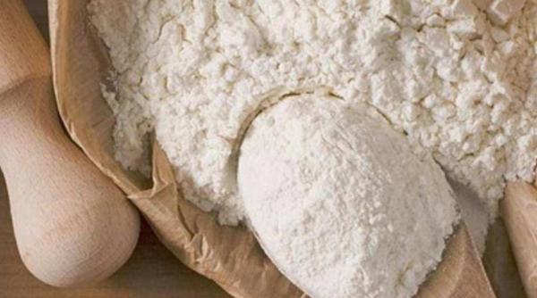 Ai făină expirată în cămară? Nu o arunca niciodată! O poți folosi și la curățarea casei