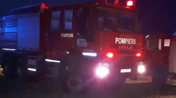 Explozie, urmată de un incendiu la internatul liceului din Călan. Cinci persoane au fost evacuate