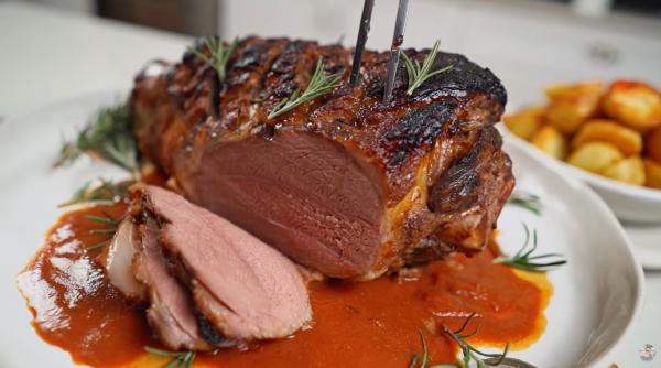 Cum să faci cea mai fragedă friptură de miel. Nu o să poți rezista tentației