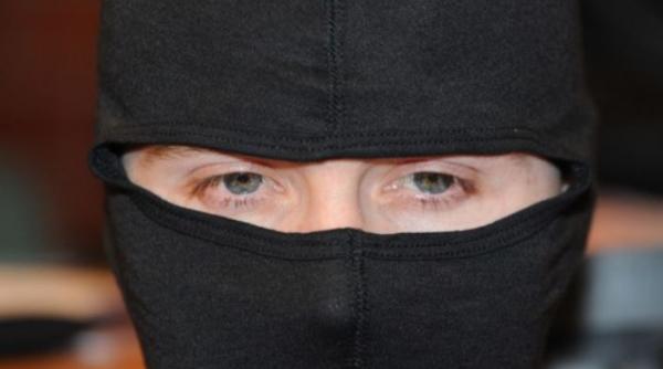 Austria. Un român și-a pus o cagulă și a intrat în casa fostului angajator. L-a sfidat apoi de judecător: "Nu am fost eu!"