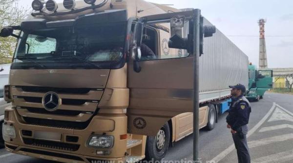 Camion, în drum spre Germania, oprit la frontieră. Șoferul s-a ales cu dosar penal, după ce polițiștii au verificat marfa