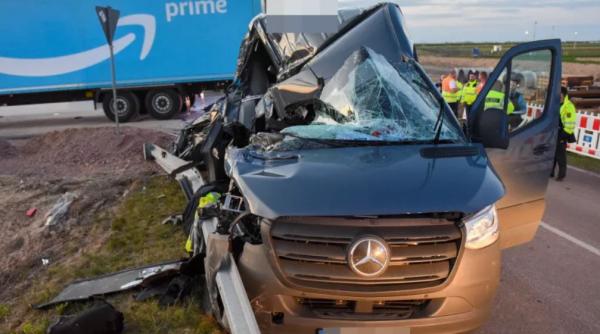 Austria. Un român beat a intrat cu furgoneta într-un camion. Ambii șoferi sunt angajați la Amazon 