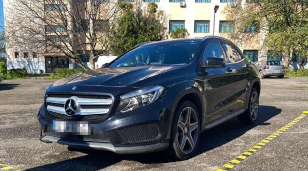 Autoturism de lux, furat din Marea Britanie, descoperit în trafic de poliţiştii de frontieră. Un român a rămas pieton