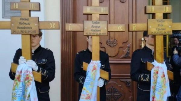 Familie distrusă de război: Micuța Kira, mama și bunica ei, ucise de o rachetă la Odesa, conduse pe ultimul drum