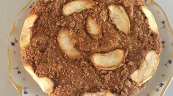 Tort cu biscuiți amaretti și mere. Un desert delicios și parfumat, perfect la micul dejun sau cină