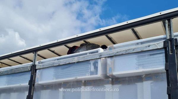 Zeci de migranți, ascunşi într-un TIR încărcat cu frigidere, descoperiți în vama Nădlac 