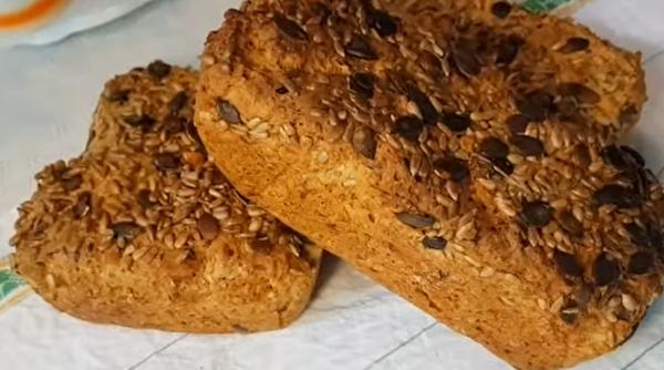 Pâine super dietetică, fără făină și drojdie: Multe proteine și fibre, rețeta perfectă pentru cei care au glicemia și colesterolul mărite