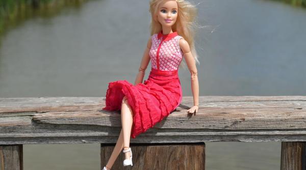 Protagoniștii din noul film Barbie: Margot Robbie și Ryan Gosling 