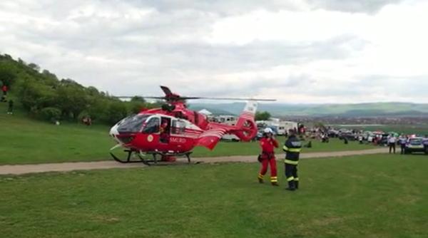 ATV cu doi copii, răsturnat într-o râpă. Salvatorii intervin cu elicopterul pentru a căuta victimele. UPDATE