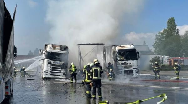 Român dus la spital cu arsuri, după un incendiu devastator într-o parcare din Elveția: Cinci camioane au lut foc