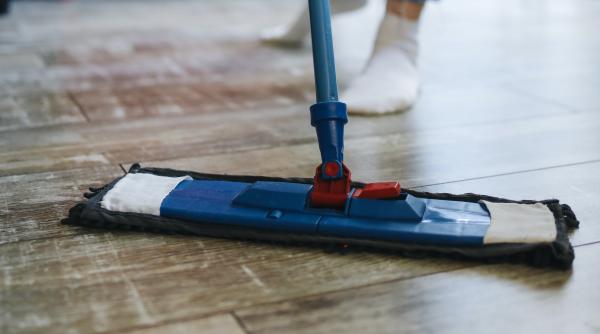 Un singur ingredient și scapi de praful în casă: Un truc eficient, pe care îl poți face cu propriile mâini, pentru o casă mereu curată