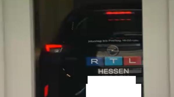 Germania. Clienții unui hotel își pot parca mașinile direct în camere. Cât costă un astfel de moft