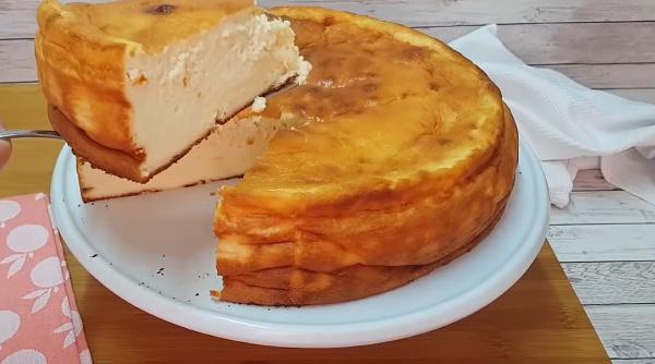 Prăjitură turcească, cu lămâie și iaurt. Un pandișpan mai fin și mai delicios nu ai mâncat. Nu-i reziști! 