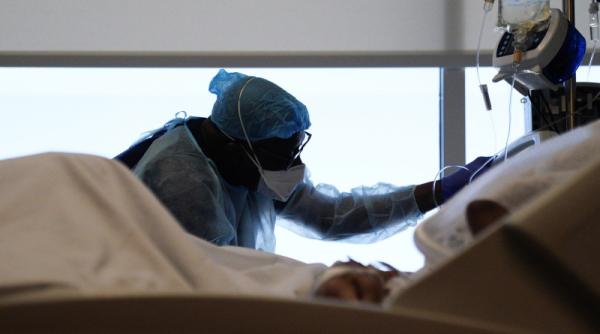 OMS condamnă companiile farmaceutice pentru "eşecul moral" în pandemie