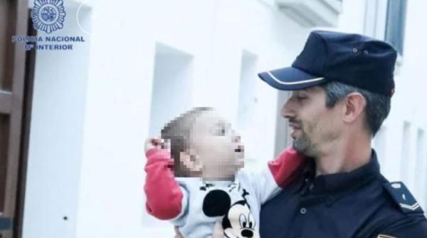 Polițistul erou din Spania face înconjurul lumii: Aflat în timpul programului, a salvat viața unui copilaș care se sufoca cu mâncare