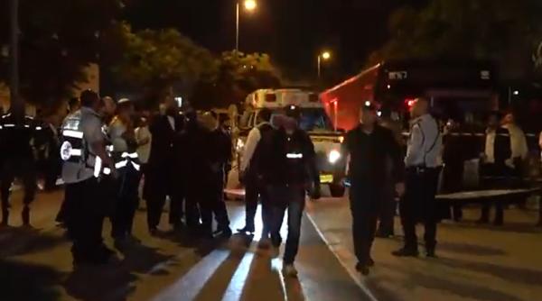 Un nou atac terorist în Israel: Mai mulţi morți şi răniţi. Agresorii sunt căutaţi de poliţie - VIDEO