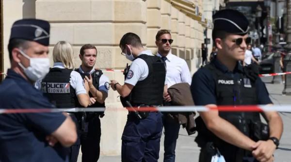 Magazin Chanel din Paris, ținta unui jaf spectaculos. Hoții au fugit cu bunuri de milioane de euro