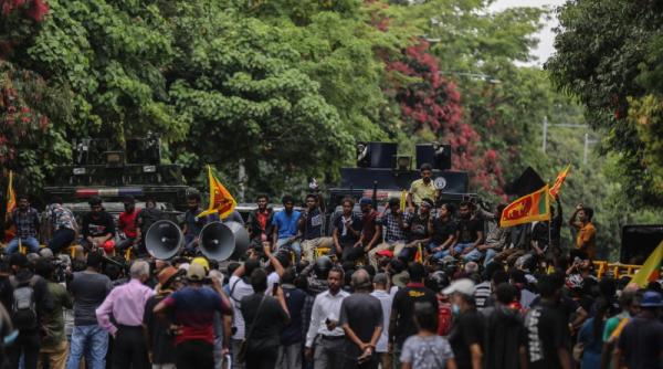 Sri Lanka: Şeful statului a decretat stare de urgenţă în faţa manifestaţiilor guvernamentale