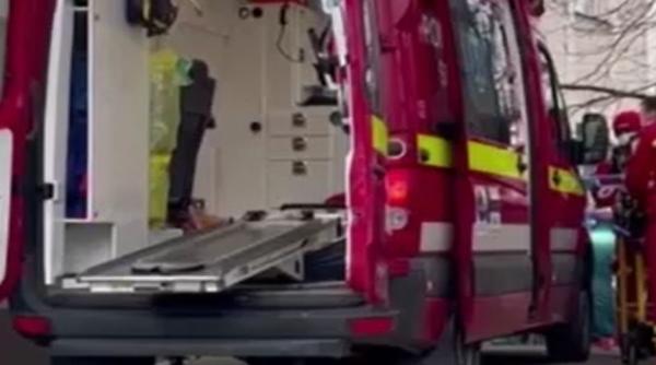 Un pacient a căzut de la etajul unui spital din Timișoara. Bărbatul și-a rupt picioarele și s-a lovit la cap