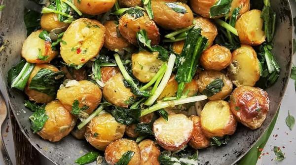 Cartofi crocanți, celebri pe Tik-Tok: îi gătiți într-o tigaie și sunt senzațional de delicioși