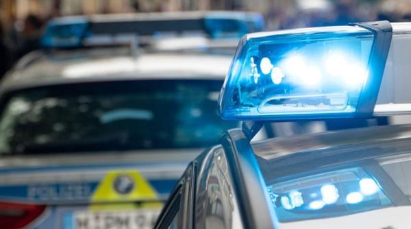 Germania. Dubă plină cu români, trasă pe dreapta de poliție. Șoferul nu avea permis de conducere, iar vehiculul era "un sicriu pe roți"