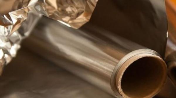 Nouă trucuri cu staniolul în bucătărie. Este de nelipsit. Iată utilizările alternative pe care, cu siguranță, nu le știai