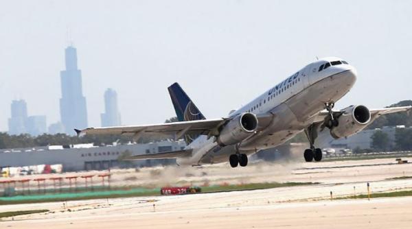 Incident aviatic grav: Un pasager fără nicio experiență, la cârma unui avion. Pilotul, incoerent