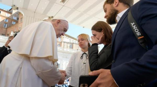 Papa Francisc s-a întâlnit cu soțiile luptătorilor regimentului Azov de la uzina Azovstal. Iulia: El este ultima noastră speranță  
