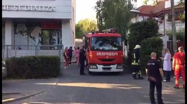 Incendiu într-un centru de dializă din Craiova, zeci de pacienți evacuați