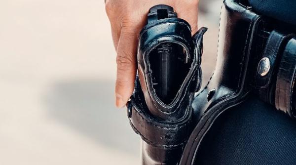 Italia. Un român, care amenința că se va sinucide, a băgat un carabinier în spital: Polițiști l-au imobilizat cu taser-ul 