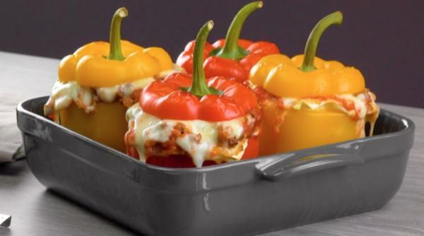 Nu ai preparat niciodată acest fel de mâncare: ardei umpluți în stil lasagna. Fără carne și fără orez 