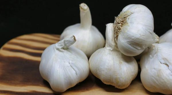 Pune un cățel de usturoi sub pernă! Ne vei mulțumi după ce vei vedea rezultatele 