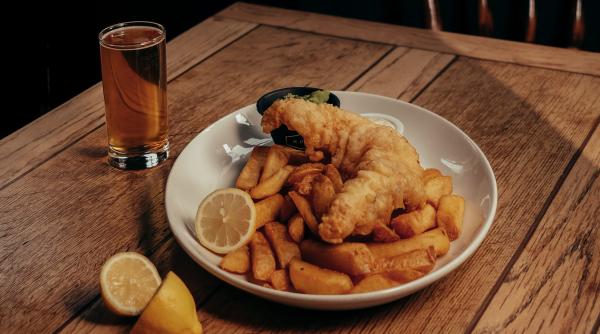 Mii de restaurante „fish and chips" din Marea Britanie ar putea fi închise