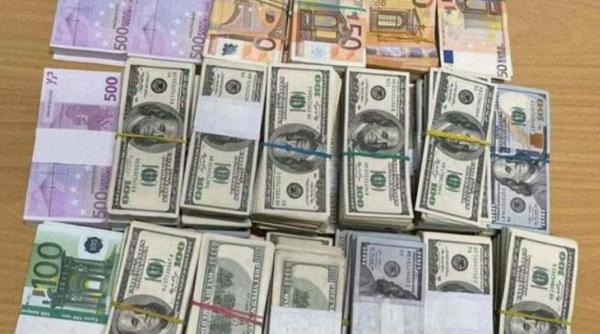 Doi ucraineni au încercat să intre în România cu peste un milion de euro în bagaje