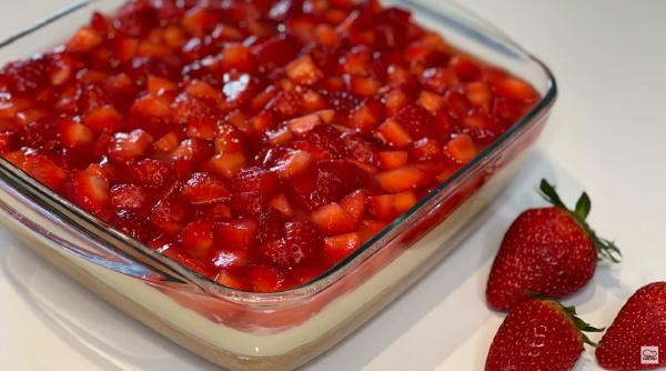 Două deserturi gustoase și sănătoase din CĂPȘUNI. Iată ce poți servi în zilele toride de vară pentru a te răcori