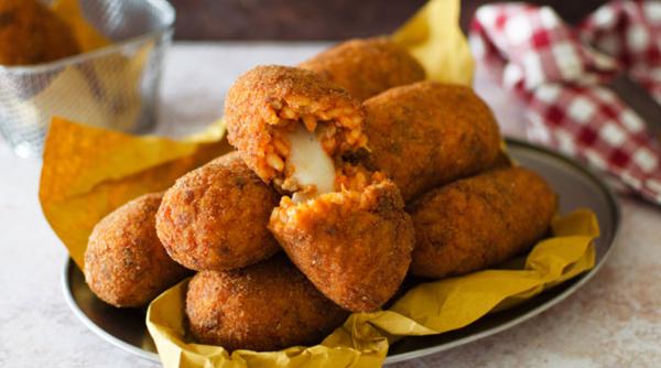 Suppli de orez cu mozzarella. Un preparat tradițional din Roma, căutat de turiștii din toată lumea